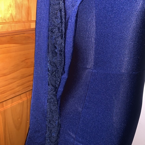 Beautiful Evening Gown - Picture 7 of 16